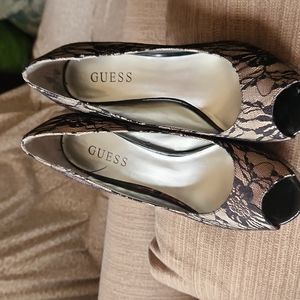 Guess, skillets lace pumps
